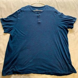 Men’s 2Xl Large Short sleeve dress shirt/color- Blue/ in good condition